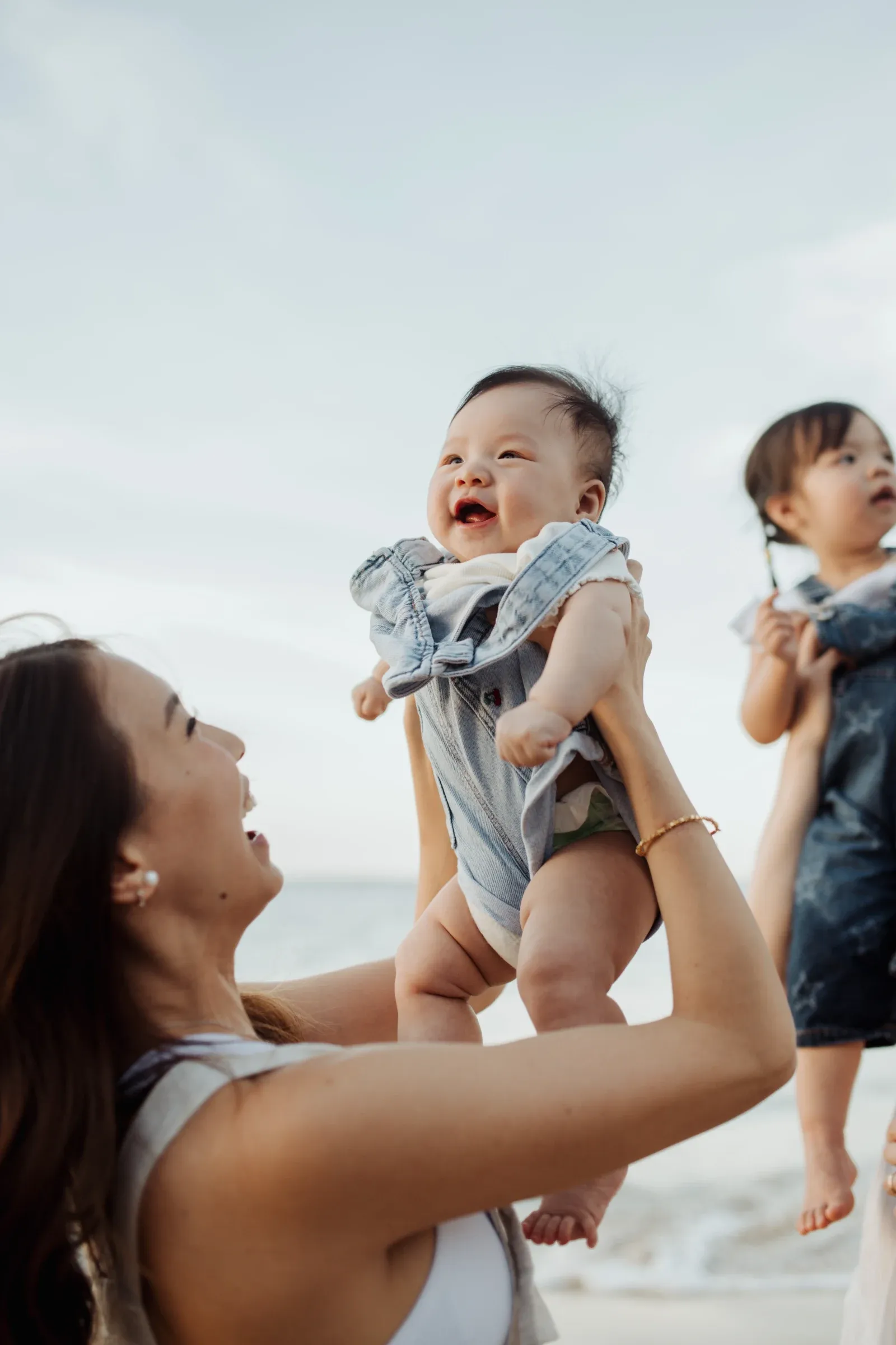 Family moments by the shore, outdoor family shoot by Ju Shiu Photography, Kuching, Sarawak