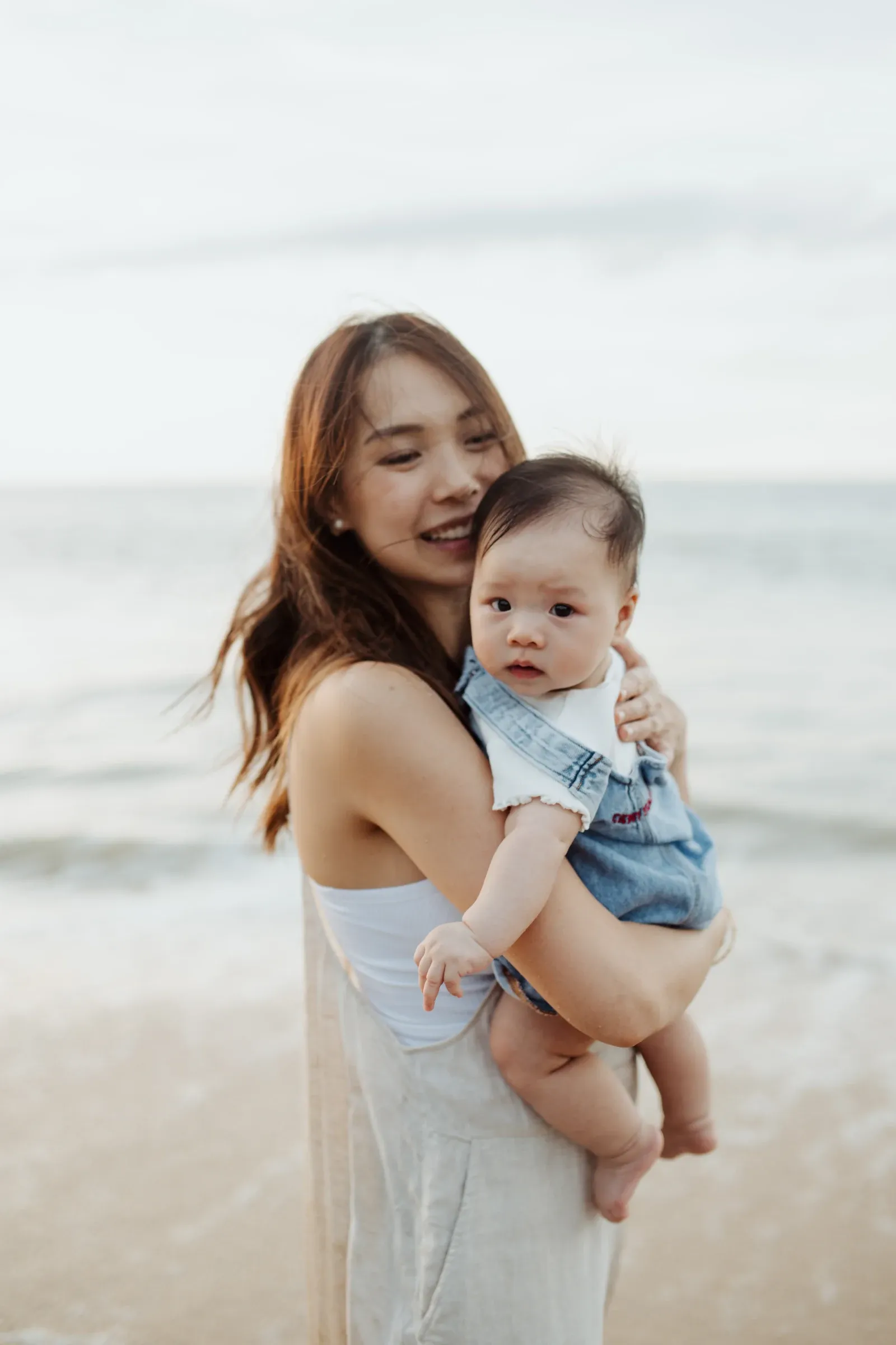 Family moments by the shore, outdoor family shoot by Ju Shiu Photography, Kuching, Sarawak